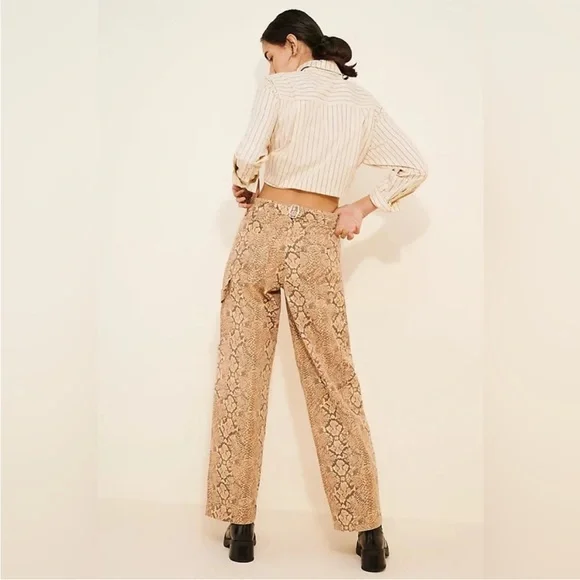 Women's Snake Print Wide Leg Cargo Pants - Picture 2 of 9